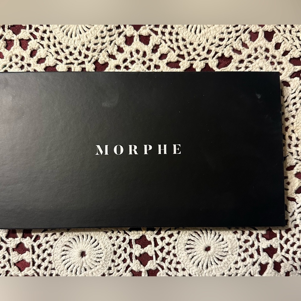 Morphe Cosmetics 18B Makin Bank Artistry Eye Shadow Palette Green Jewel Tones